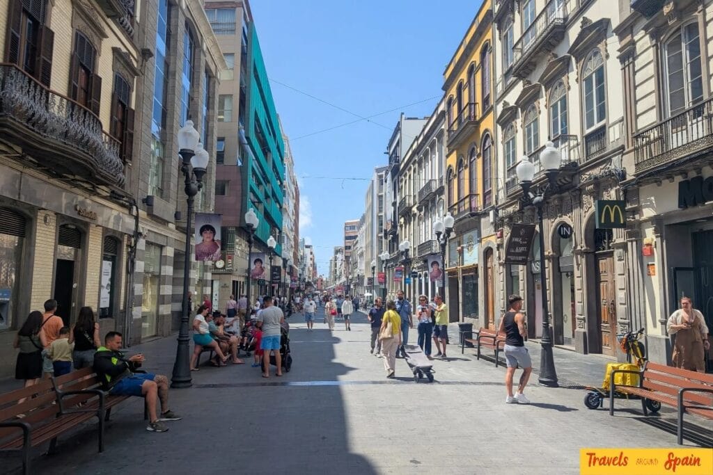 Calle Triana pedestrian shopping street Las Palmas day trip.