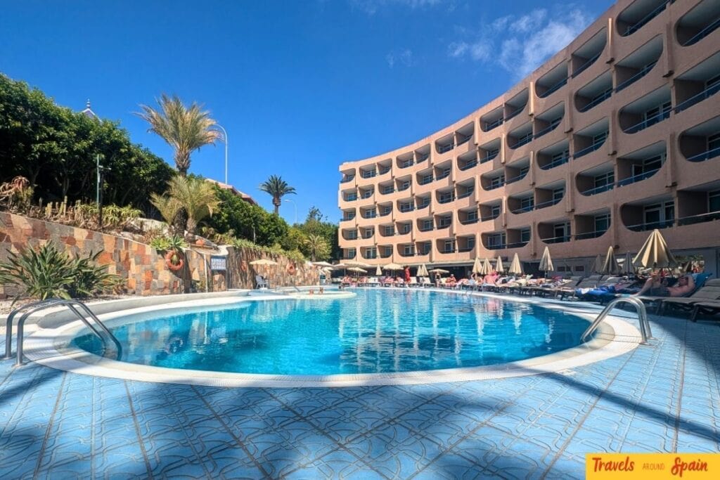Beautiful circular swimming pool at Mur Aparthotel Buenos Aires in Maspalomas Gran Canaria