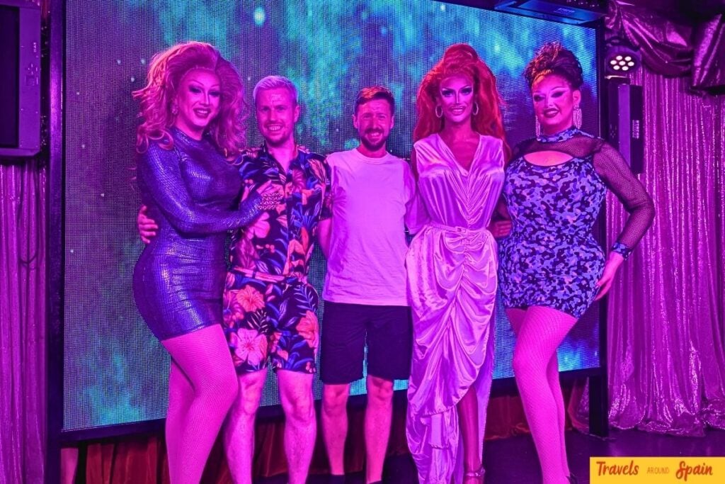 Guests posing with drag queens at Sparkles Bar Maspalomas after the show - free photo opportunity