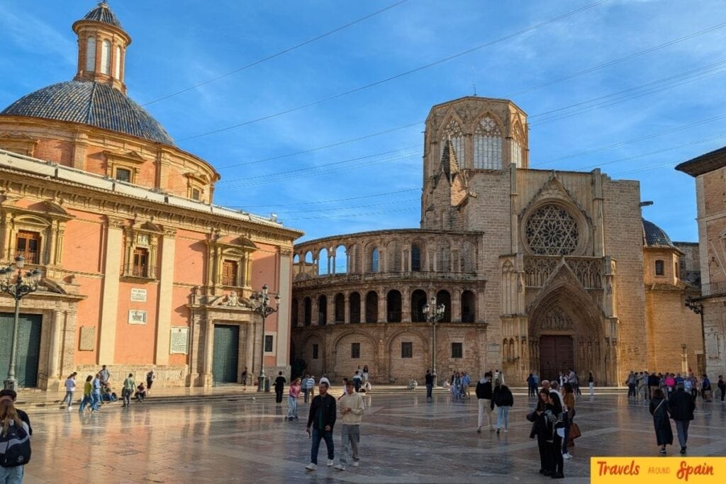 Plaza de la Virgen in November
