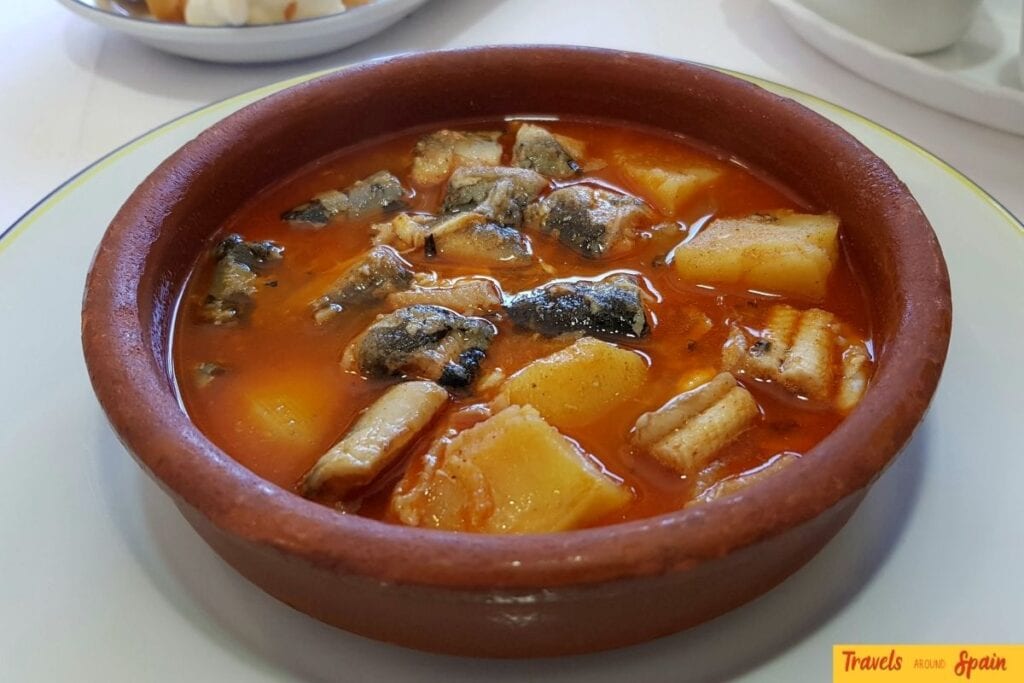 Traditional all i pebre served in Valencia